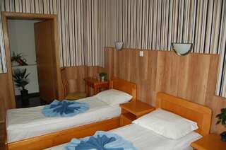 Отель Kniaz Boris Hotel София Двухместный номер с 2 отдельными кроватями-9